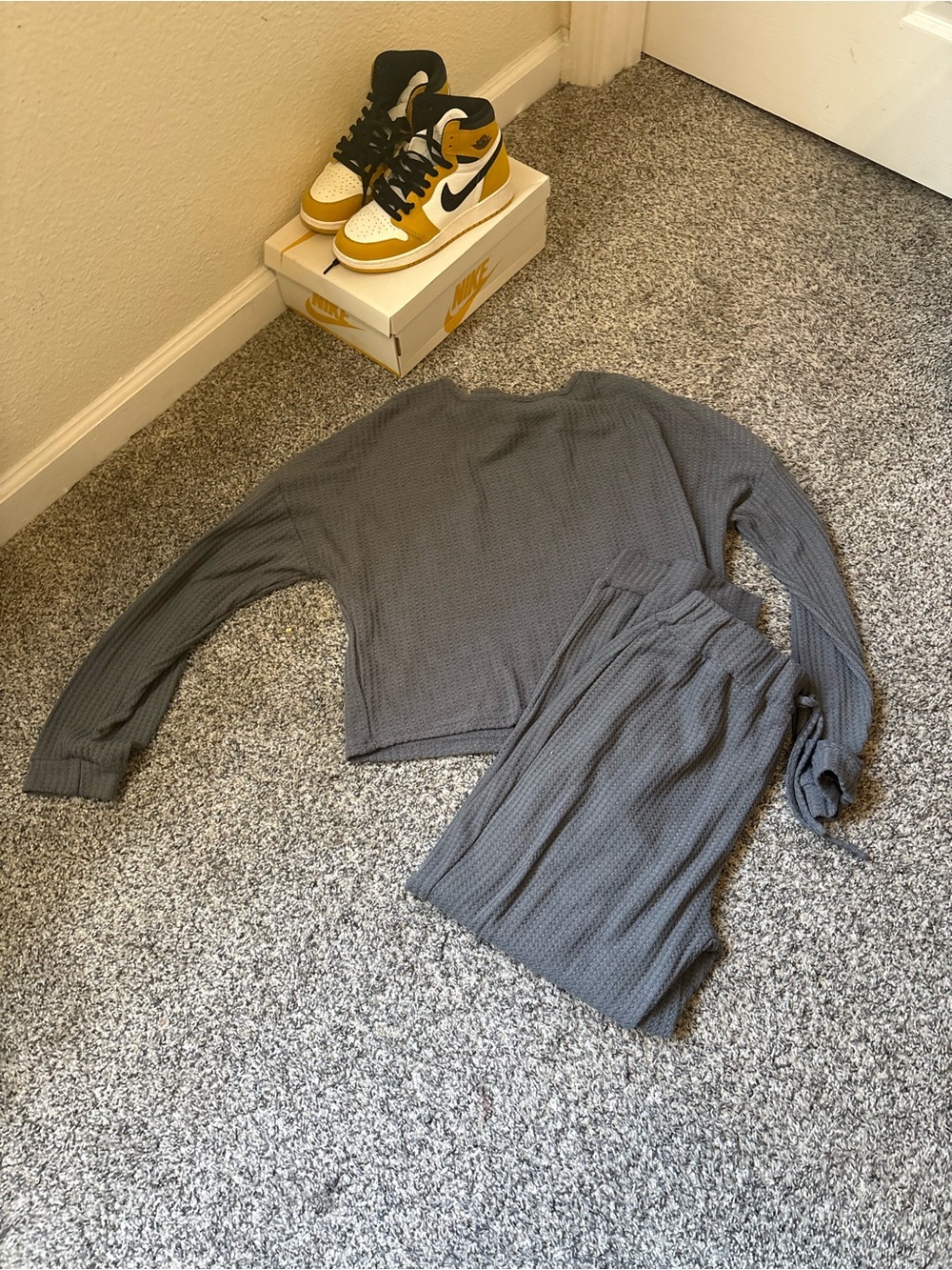 Cozy Waffle-Knit Loungewear Set in Charcoal Gray